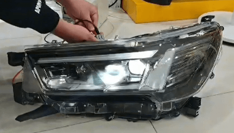 Faro Delantero Hilux Revo Estilo Travo