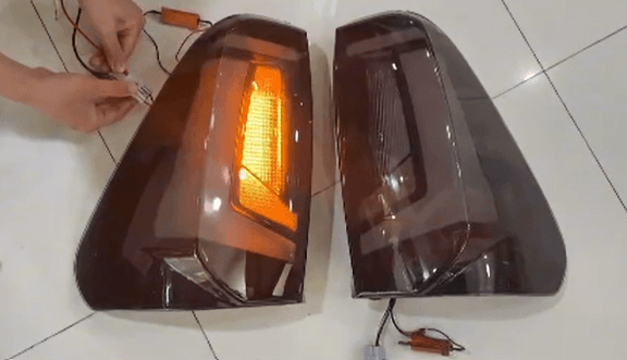 Faro Posterior Hilux Revo Estilo Travo