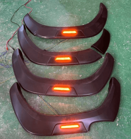 Guardafangos Hilux Revo con Luces LED