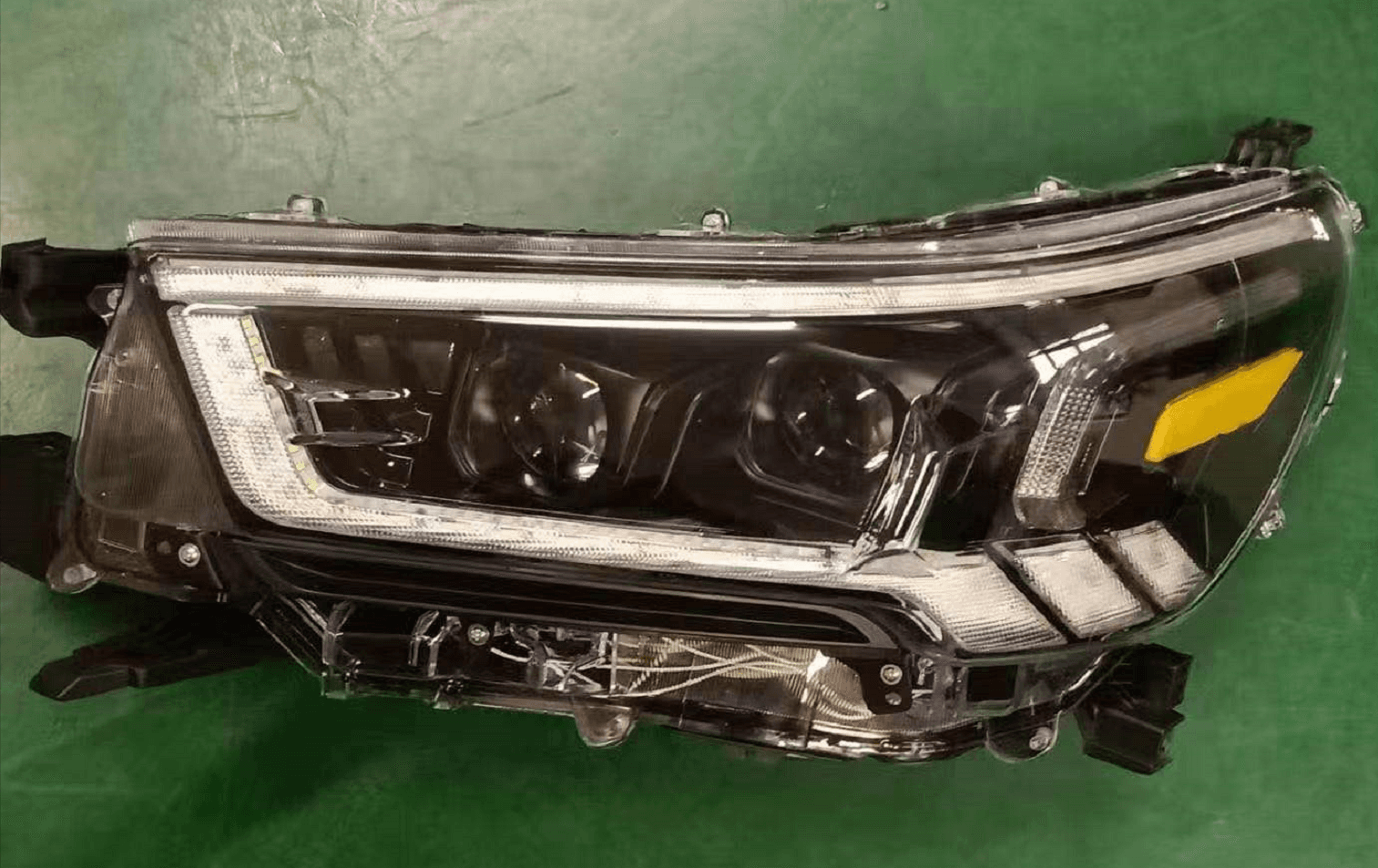 Faros LED Modificados Hilux Revo 2021